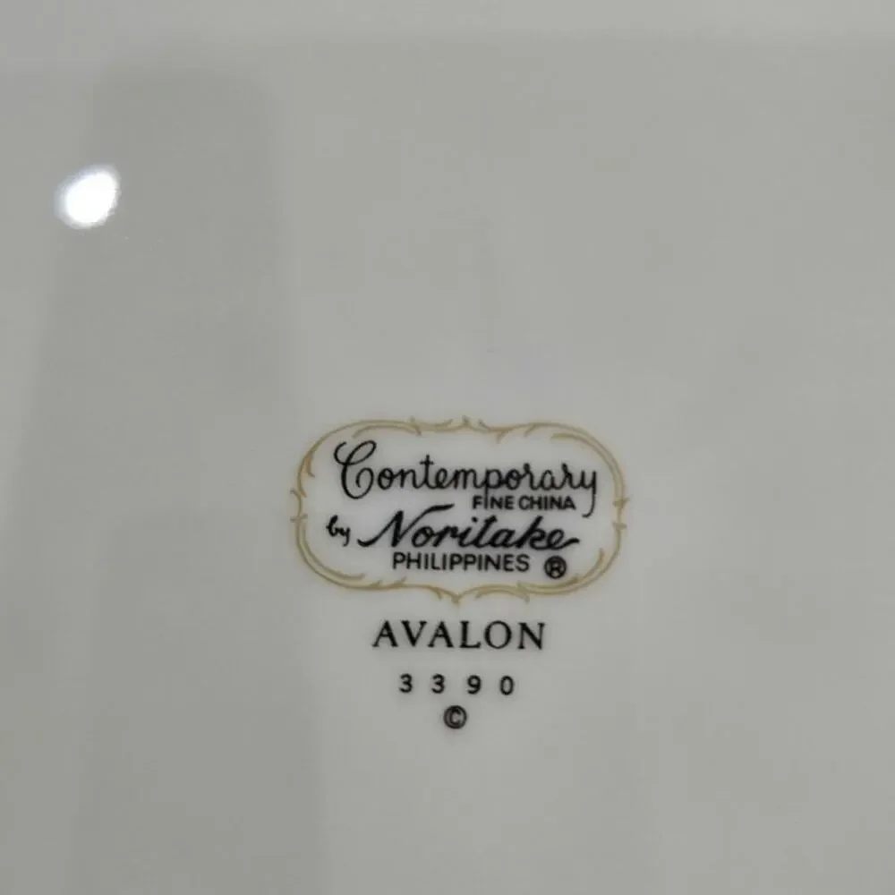Set of 4 Noritake Contemporary AVALON PATTERN Dinner Plates